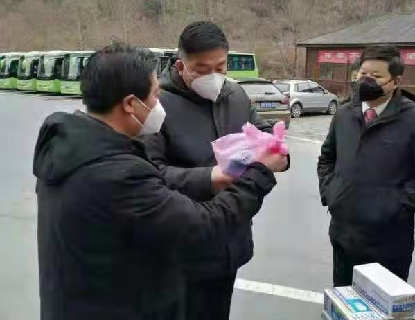 不忘初心勇继续，，，，，，，我是党员我先上